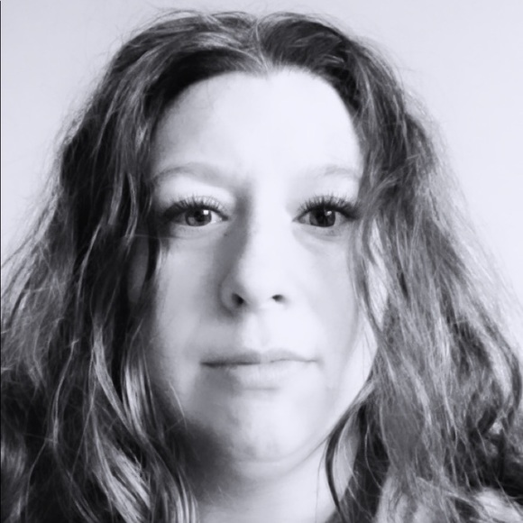 Meet your Posher, Cynthia - Picture 1 of 1